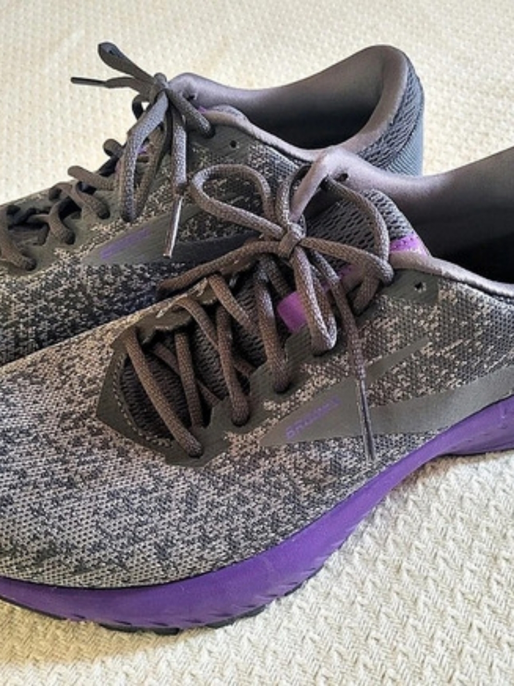 Brooks Launch6 Women's Gray & Purple Athletic Shoes Size 8.5